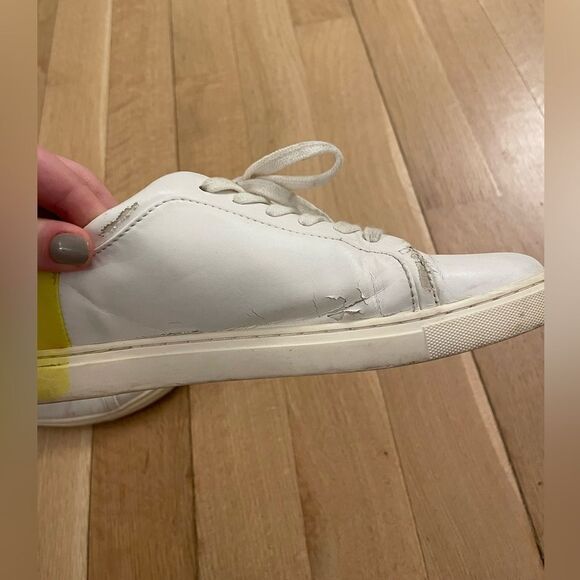 WhiteĀ sneakersā
fromāZara - Picture 4 of 8